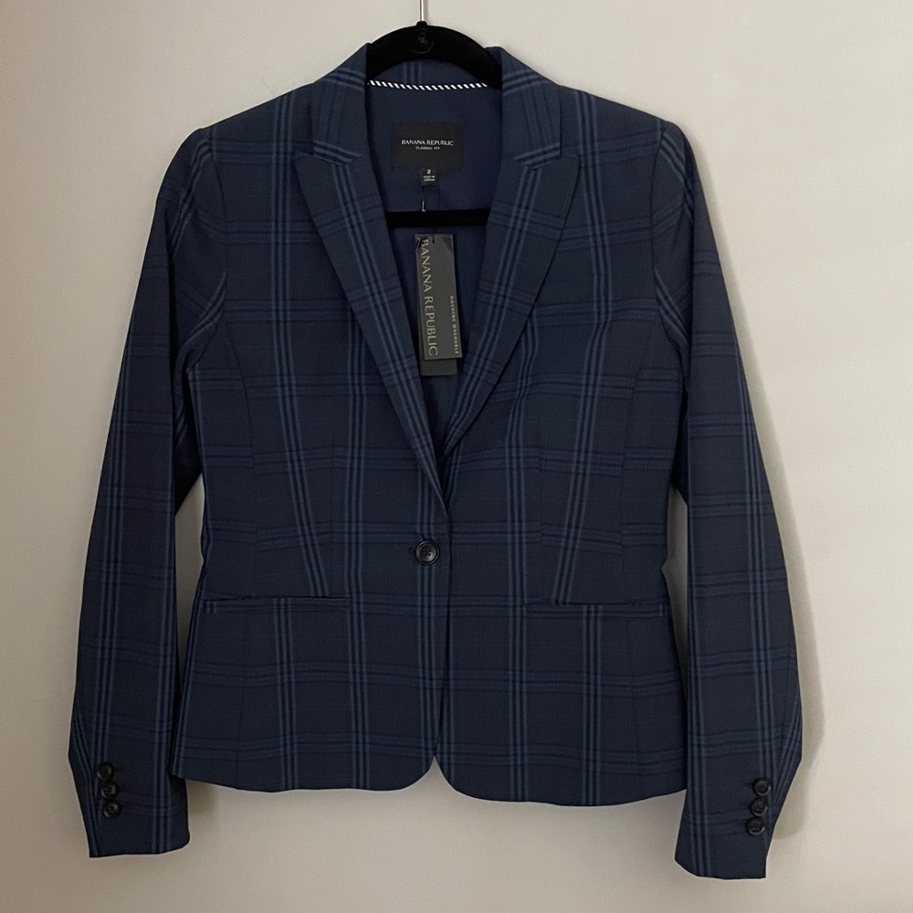 NWT-Petite Banana Republic Suit